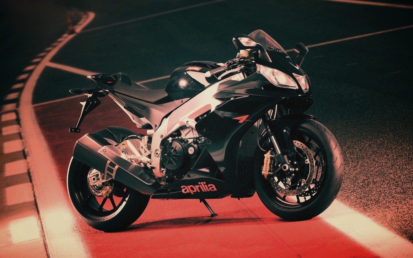 Aprilia на треке обои