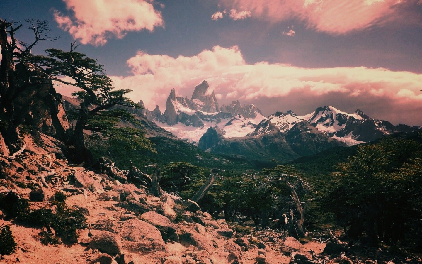 Далекие горные вершины обои