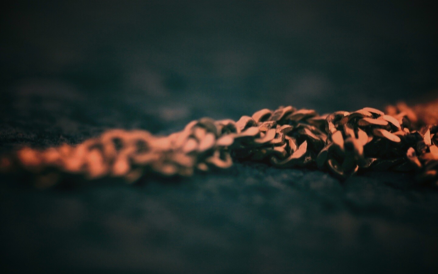 Старая золотая цепь обои