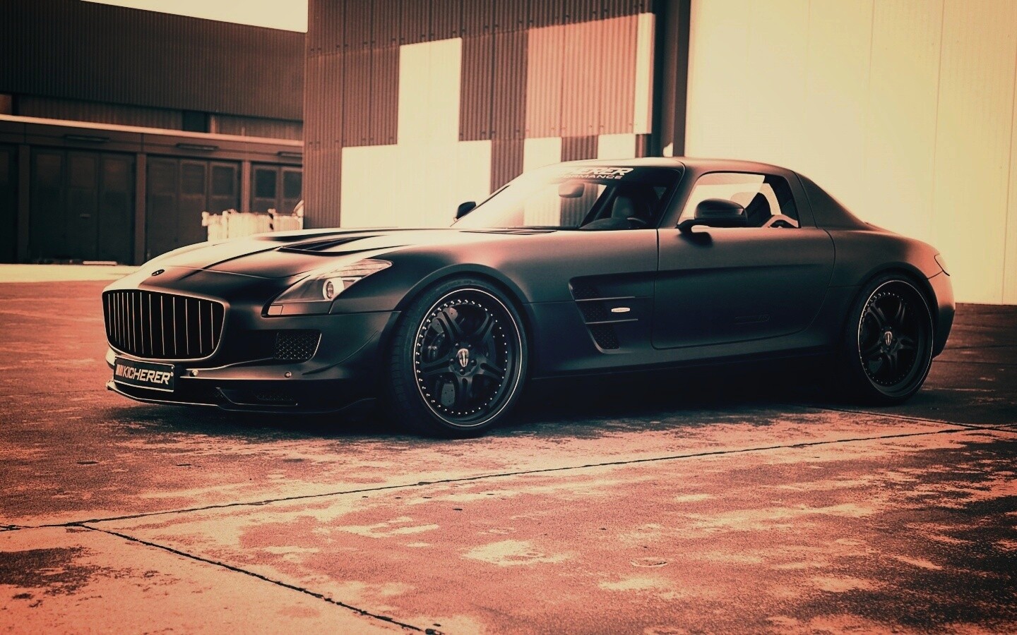 Черный спорткар обои