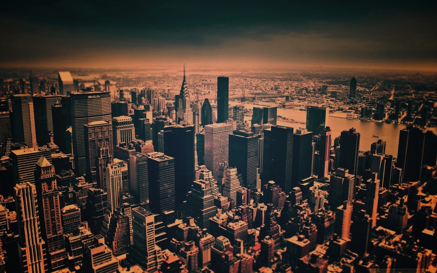 Темное небо над городом обои