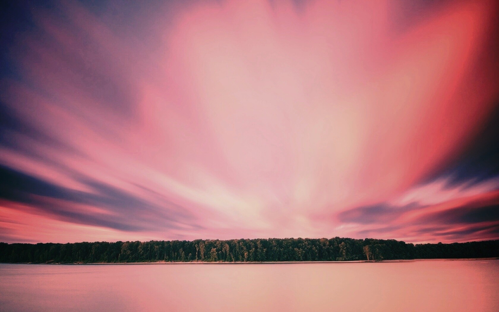 Вечернее небо над озером обои