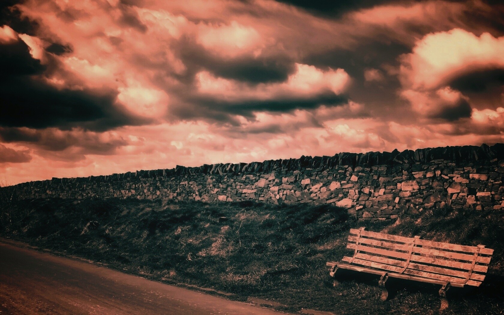 Скамейка у дороги обои