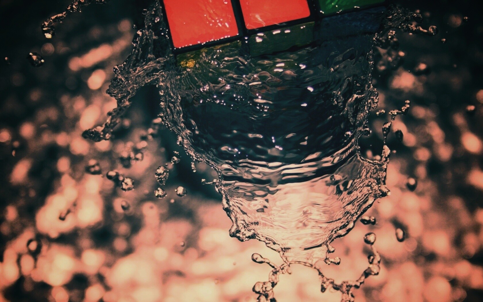 Кубик рубика в воде обои