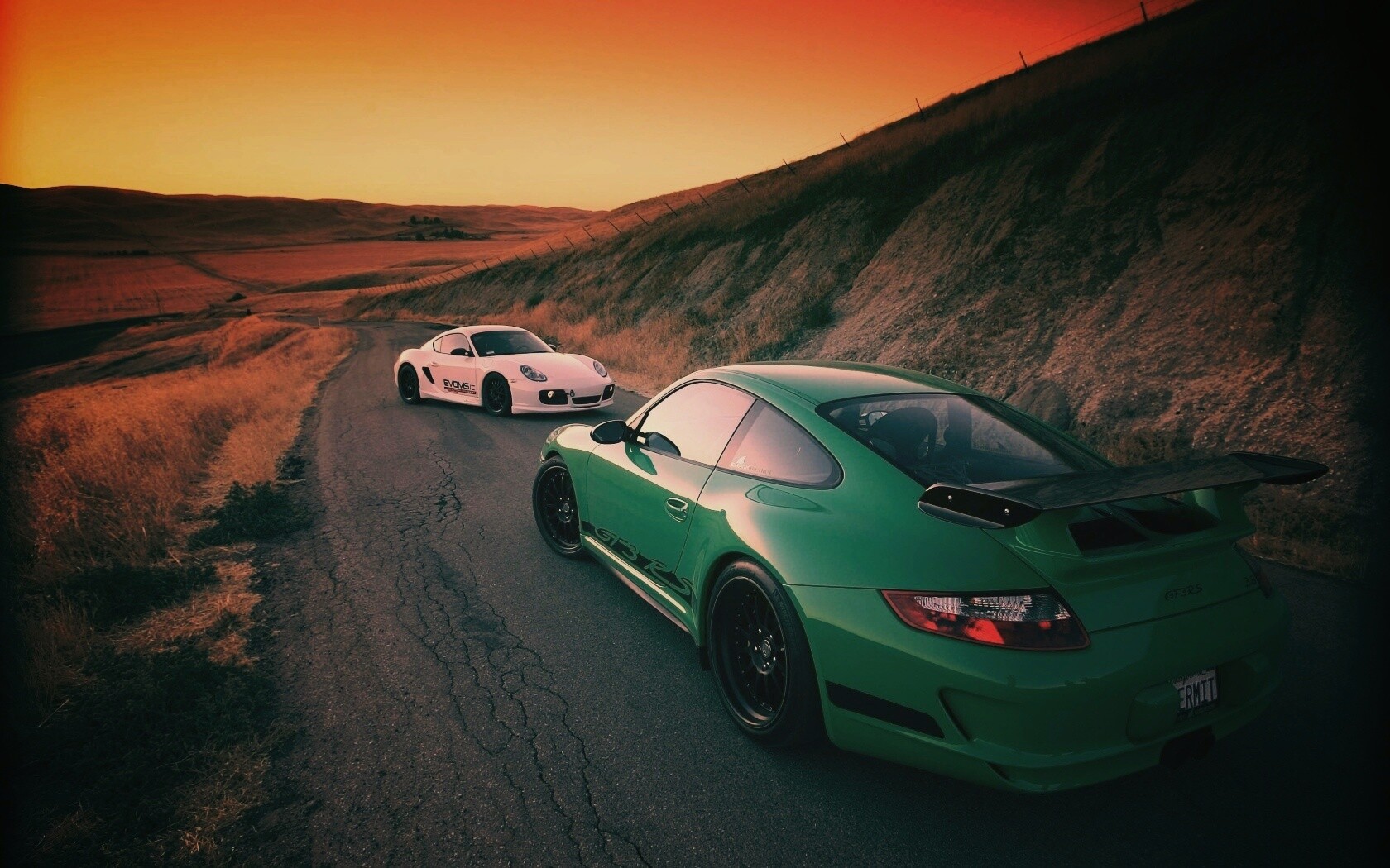 Два порша на горной дороге обои
