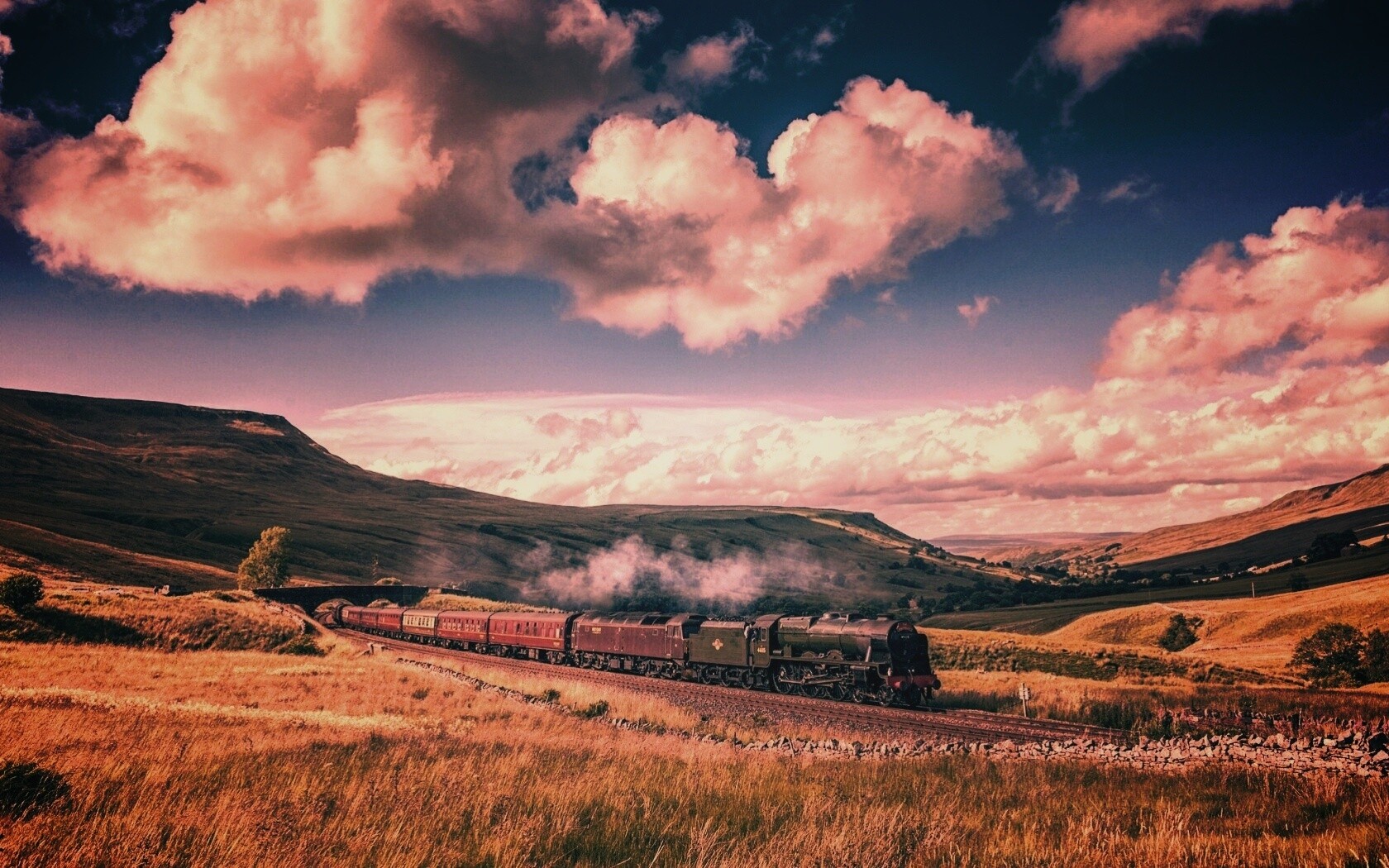 Поезд в долине обои