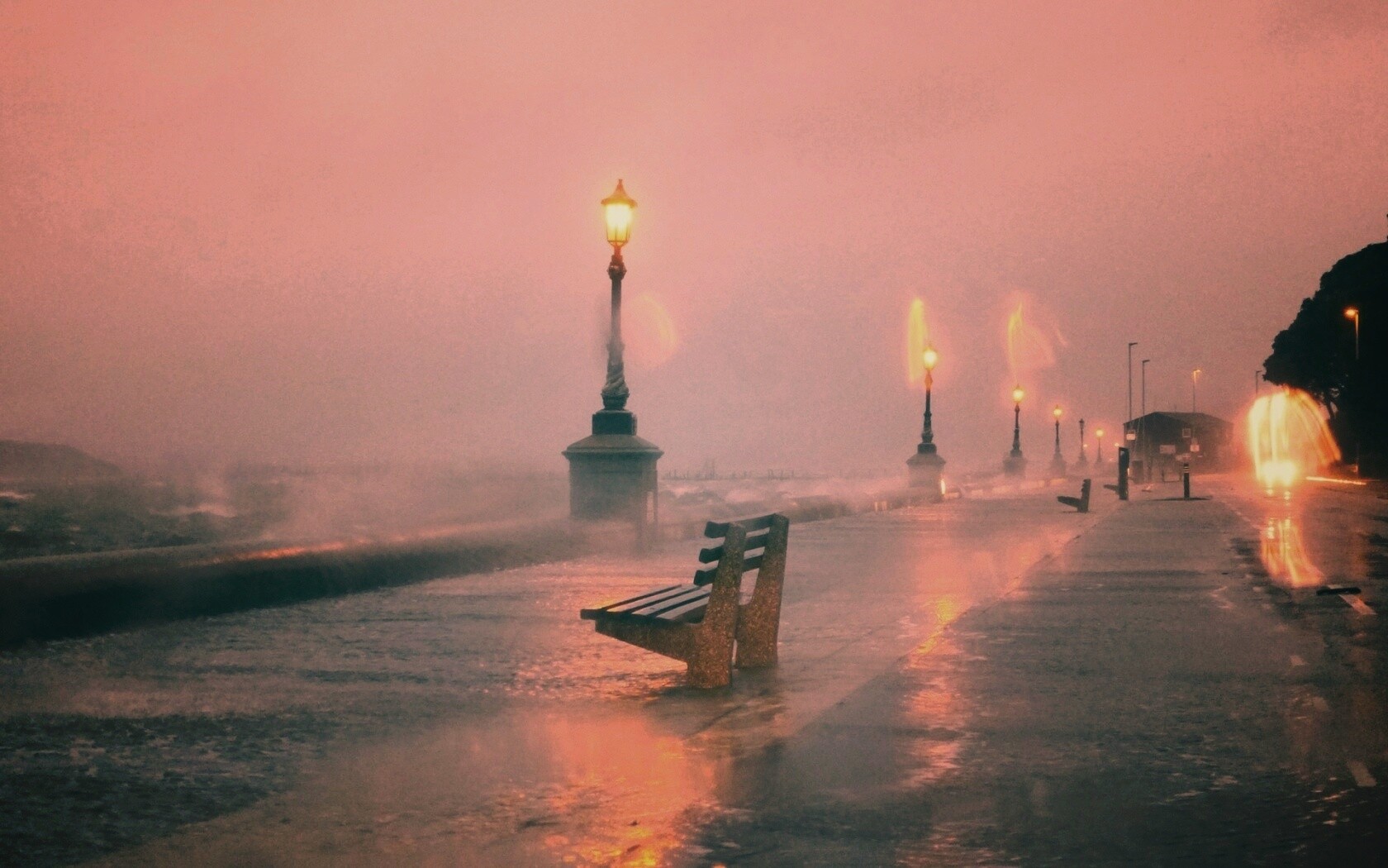 Набережная в ливень обои