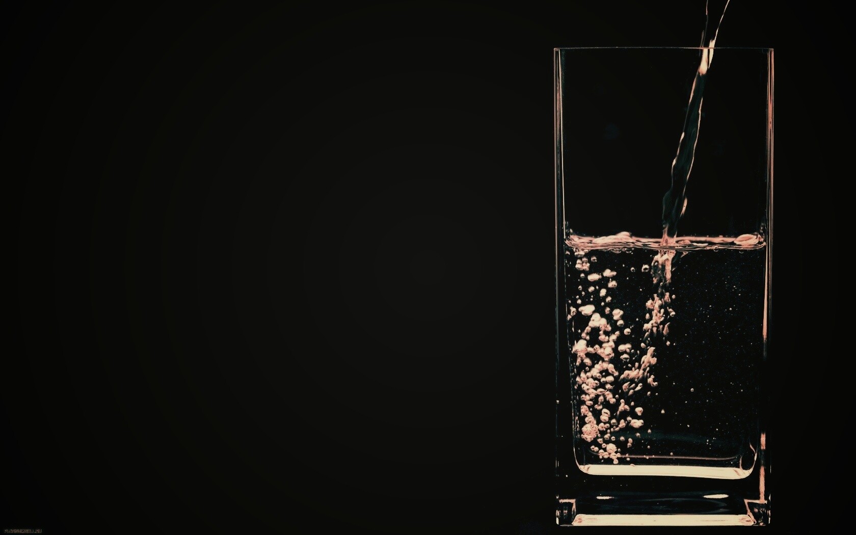 Вода в стакане обои