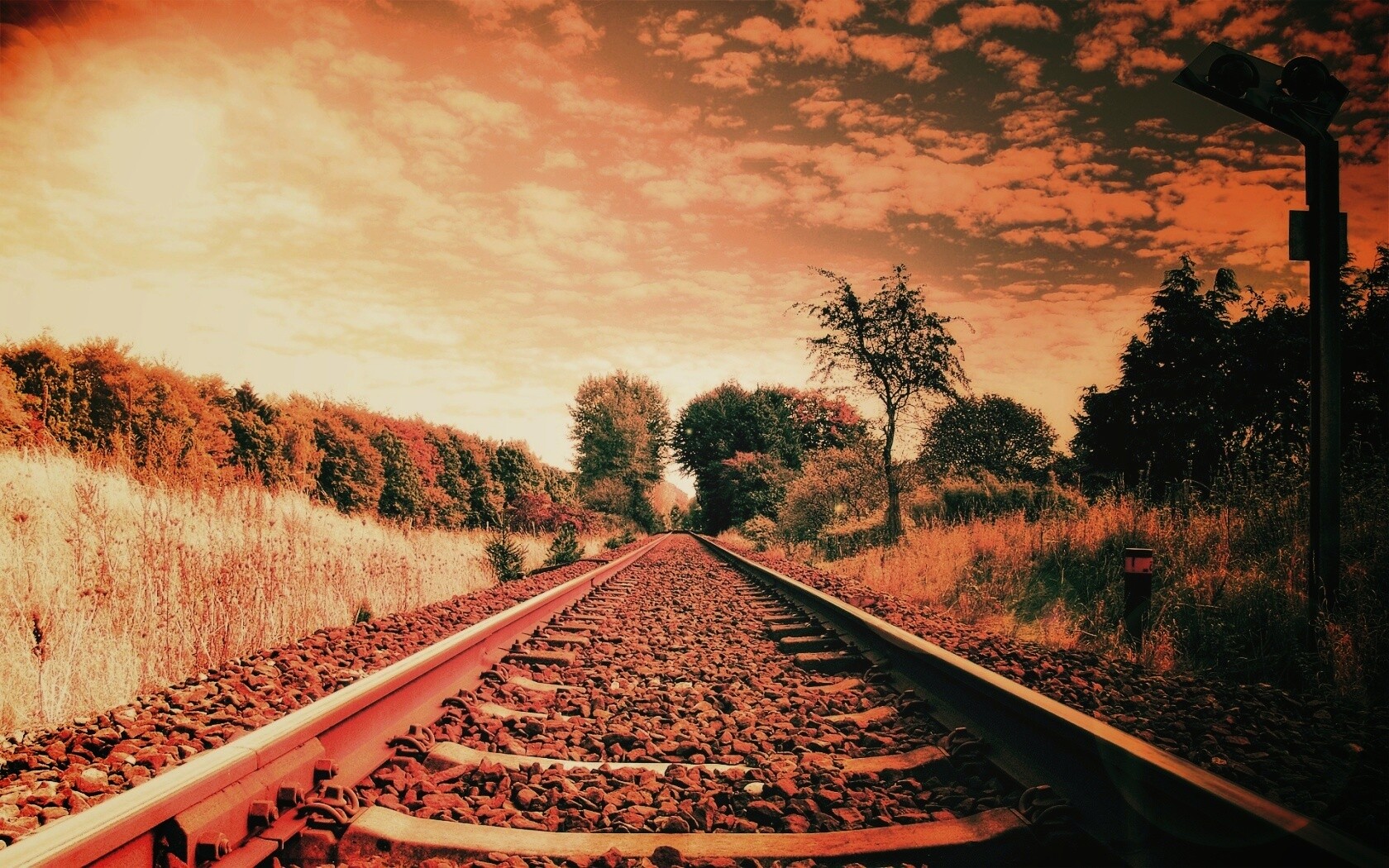 Уходящие в даль рельсы обои