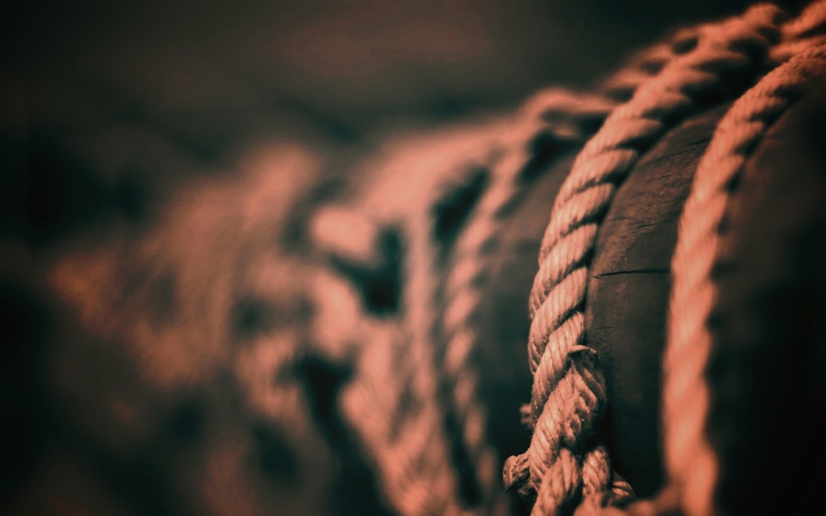 Веревка намотана на мачту обои