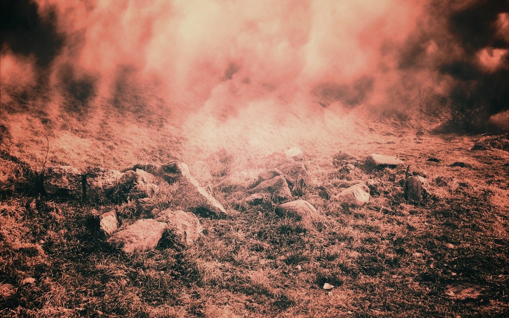 Камни под туманом обои