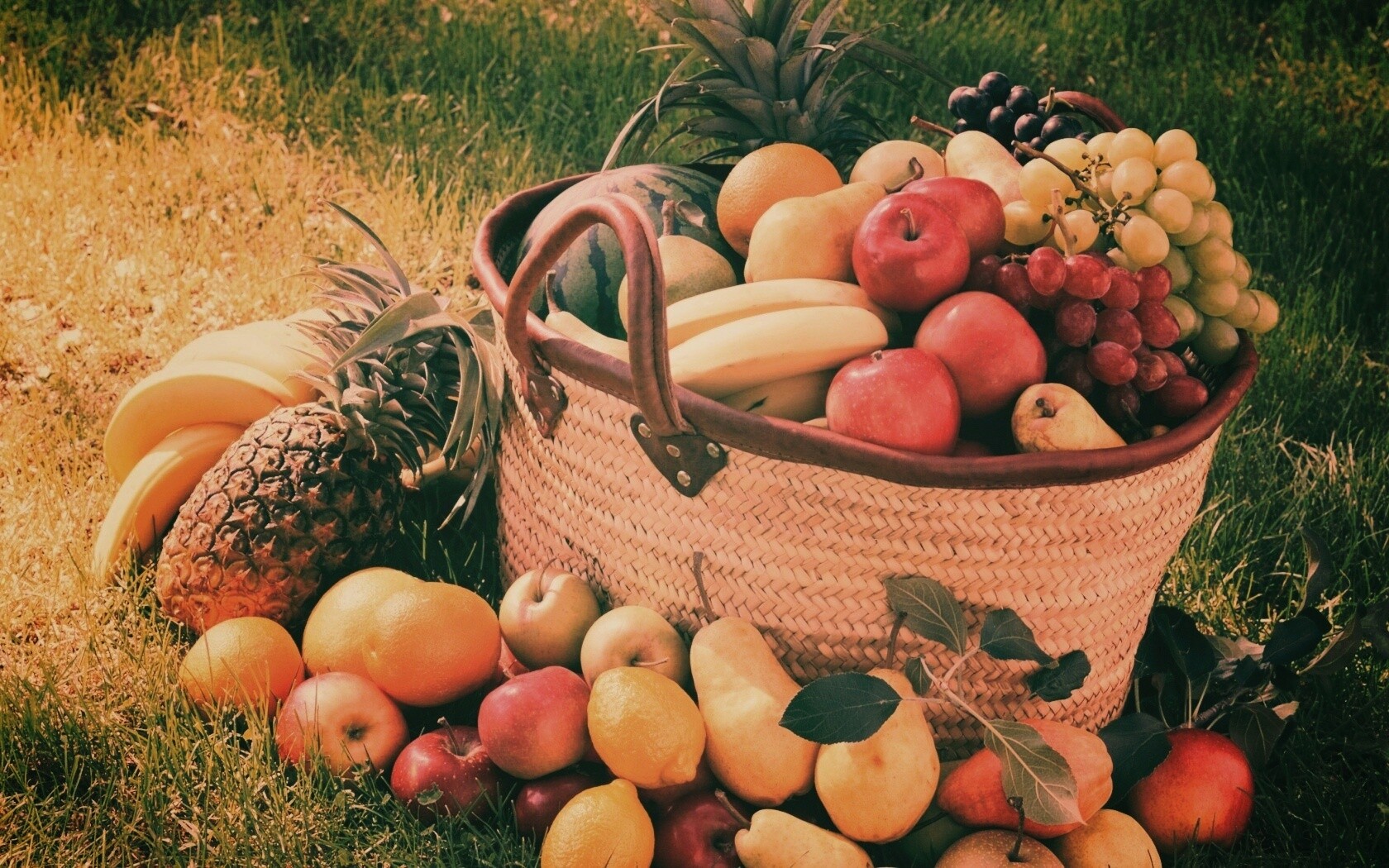 Корзина с фруктами обои