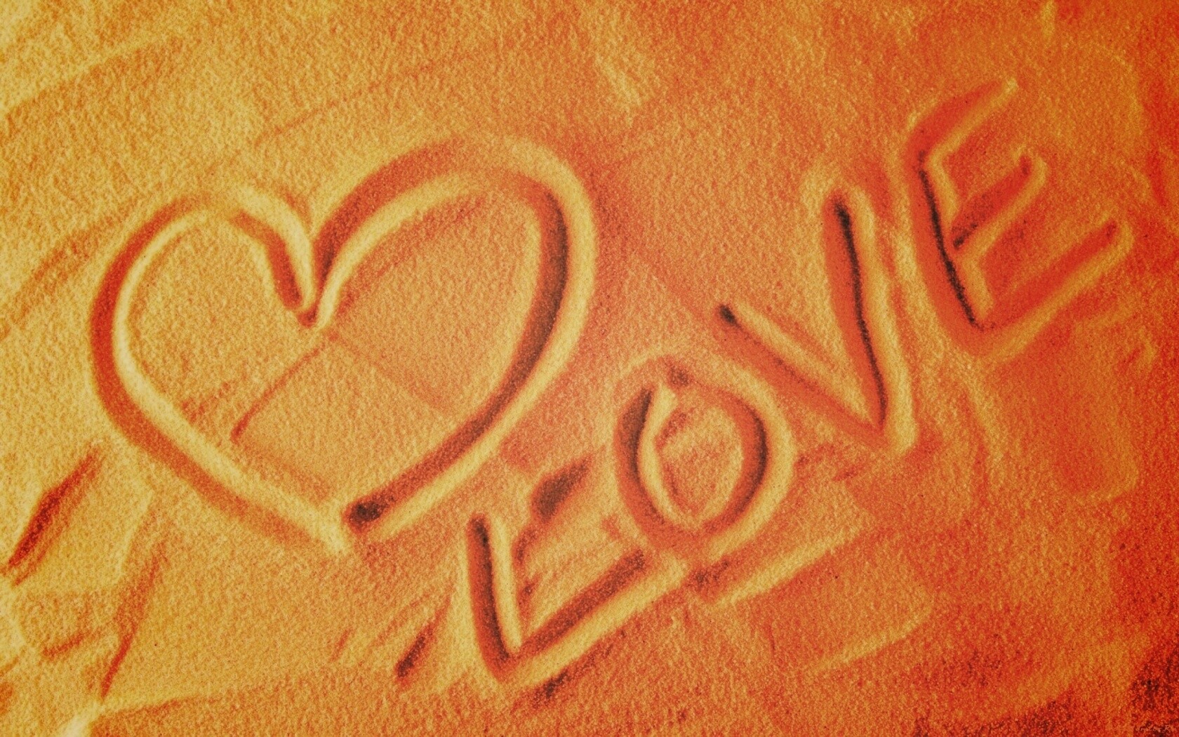 Любовь на песке обои