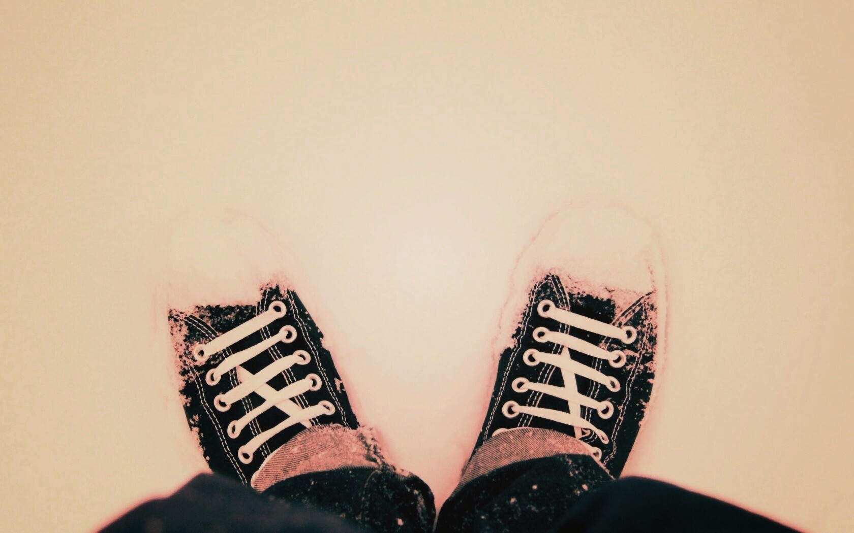 Дурак зимой в кедах обои