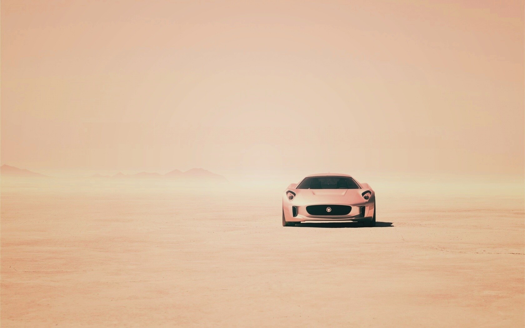 Ягуар подкрадывается обои