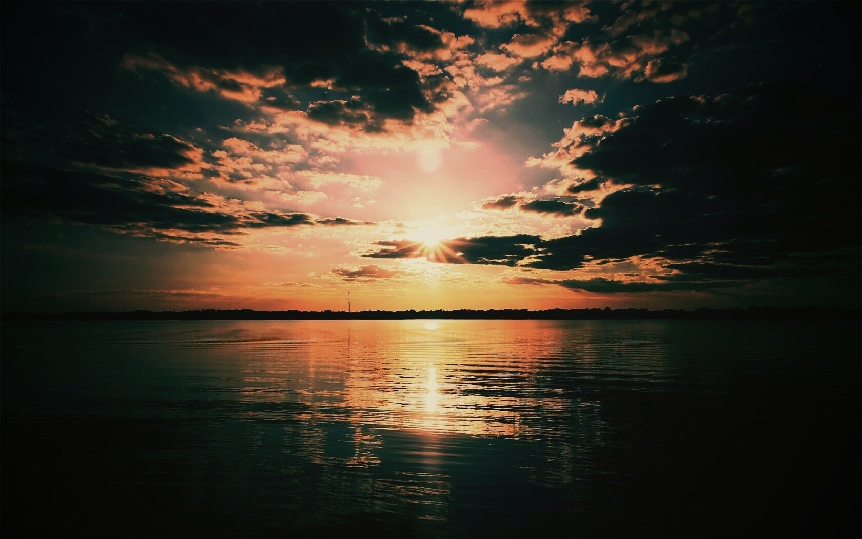 Закат над озером обои