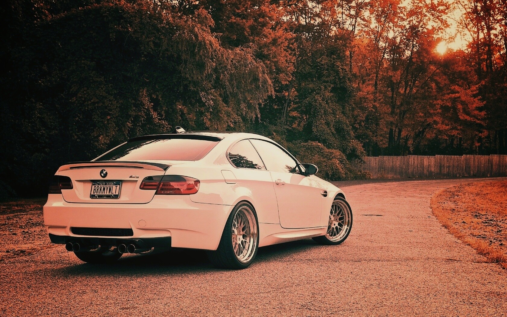 Белый BMW M3 обои
