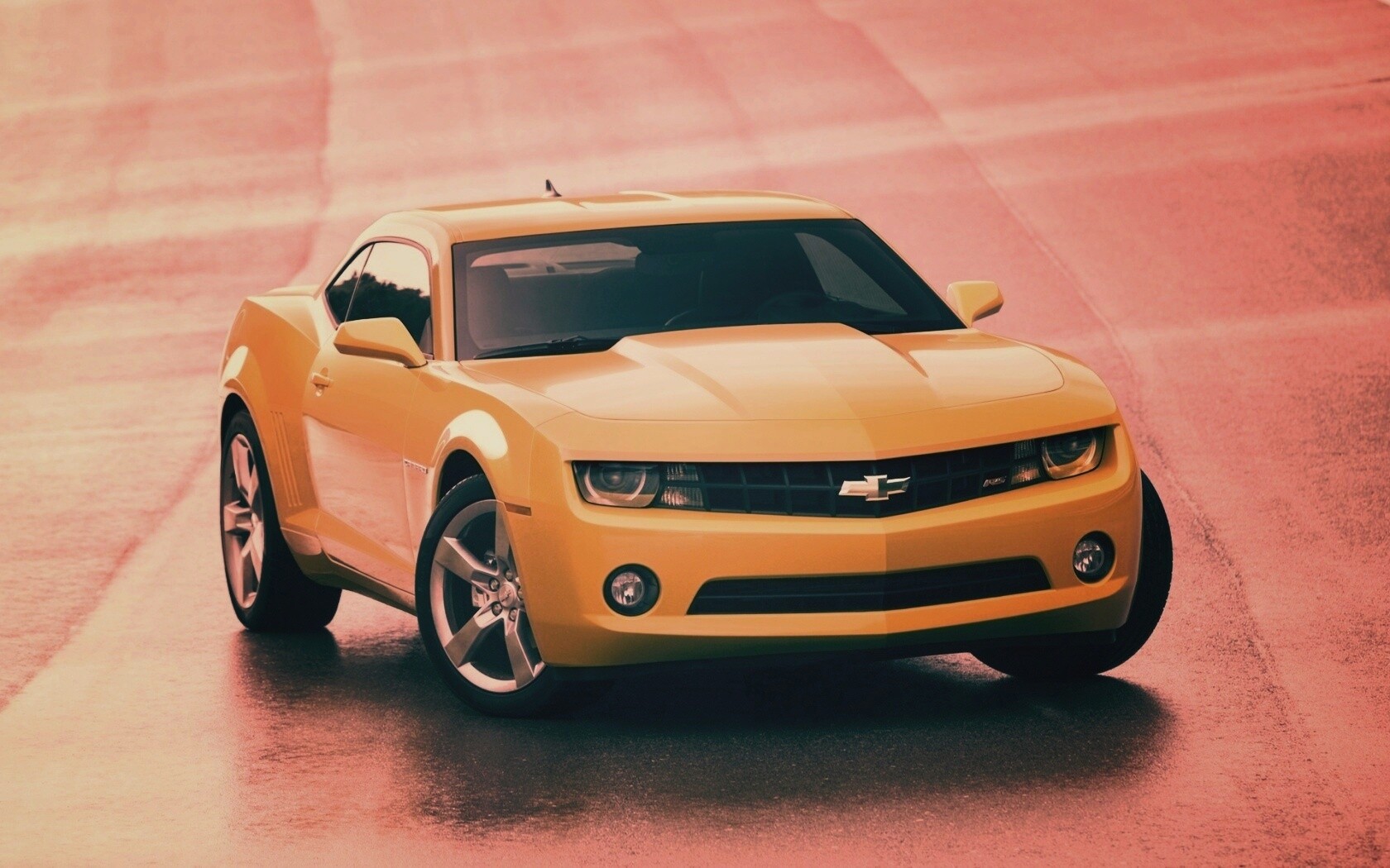 Шевроле Камаро на трассе обои