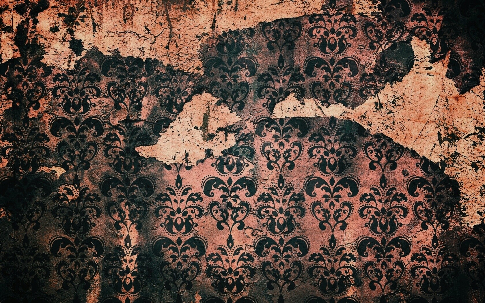 Рваные винтажные обои и штукатурка обои