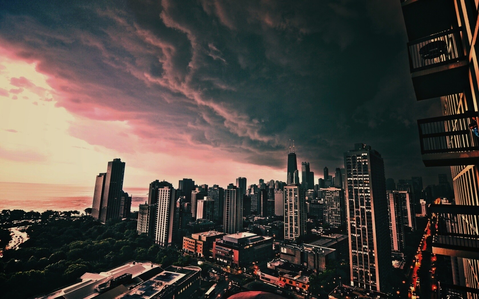 Туча над городом обои