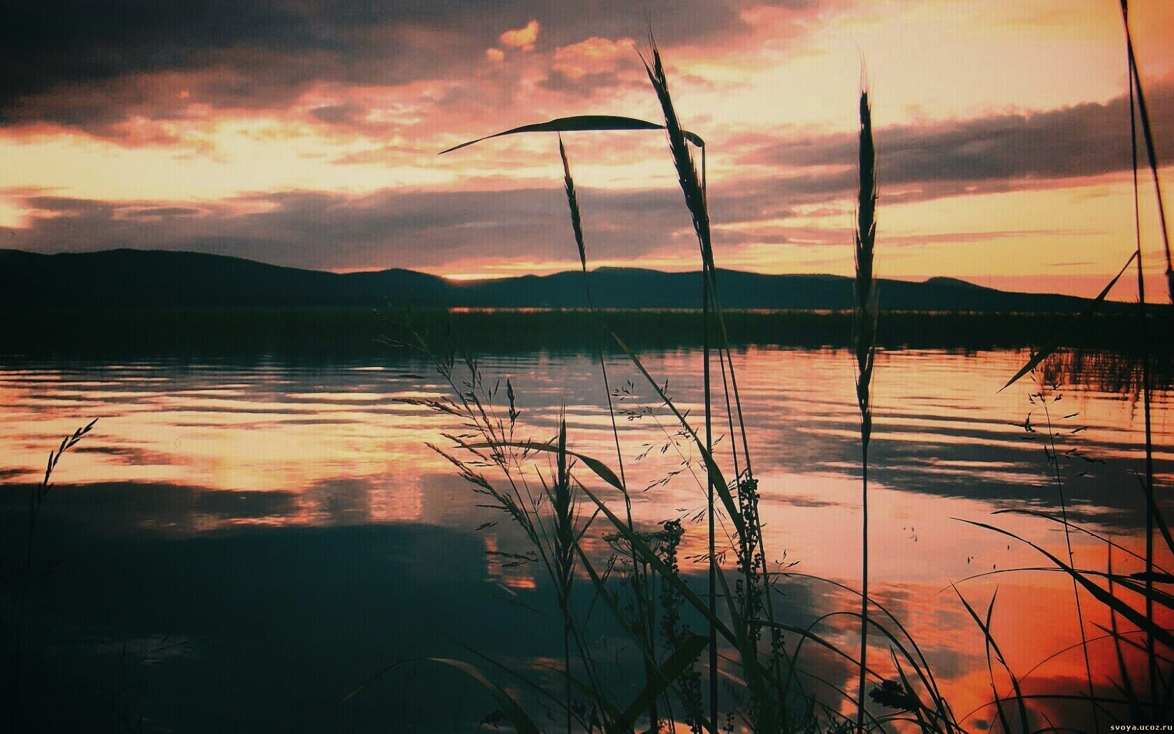 Закат на озере обои