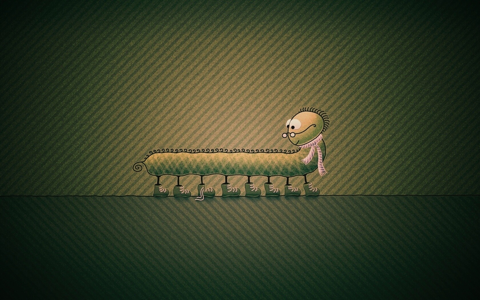 Гусеница в ботинках обои