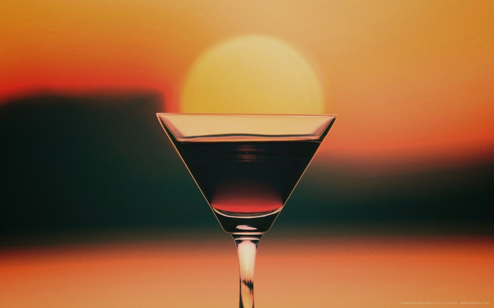 Солнце в бокале обои
