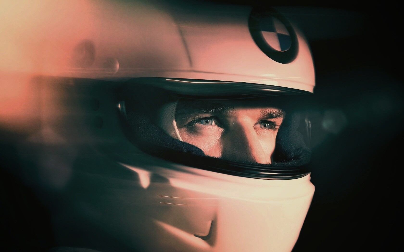 Гонщик BMW обои