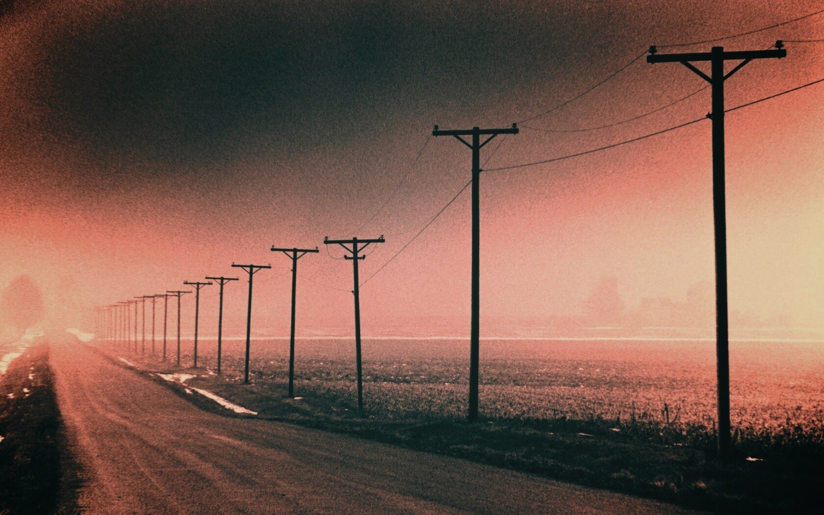 Столбы вдоль дороги обои