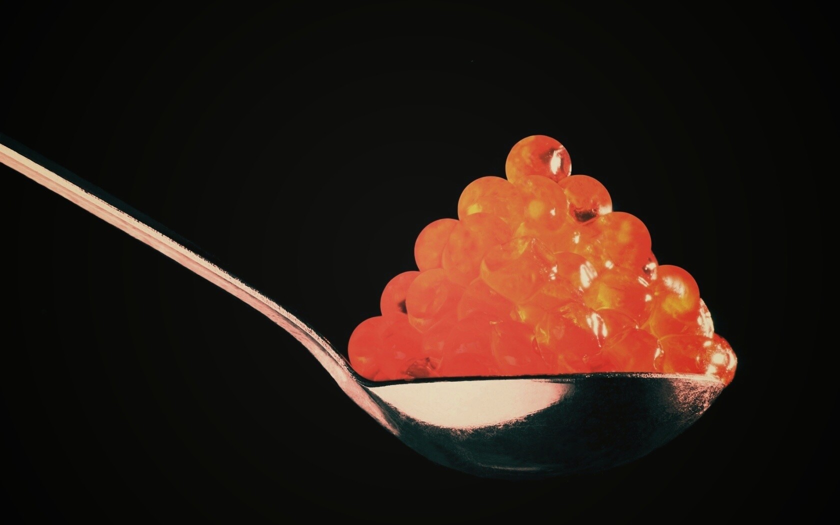Ложка красной икры обои
