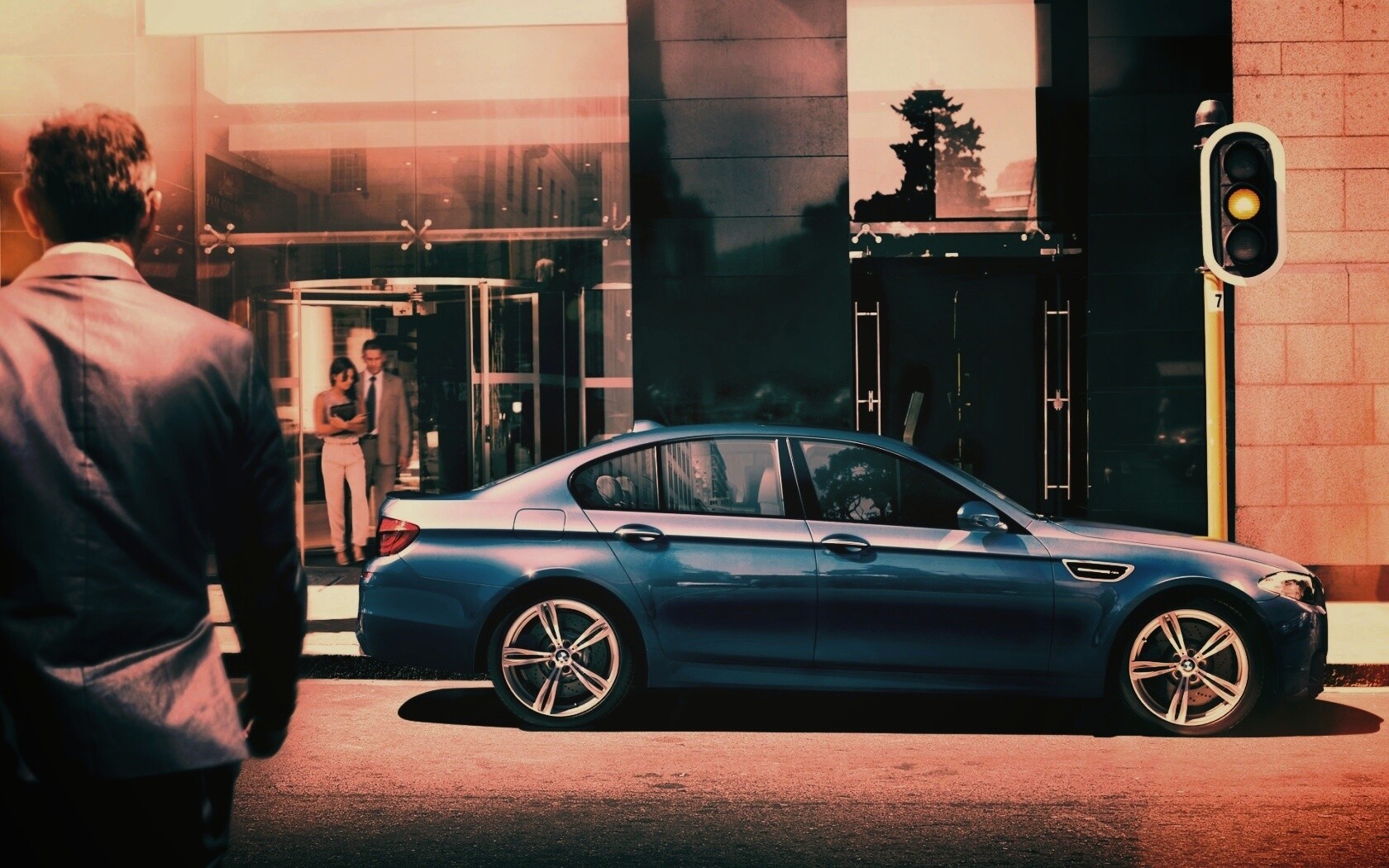 BMW F10 на светофоре обои