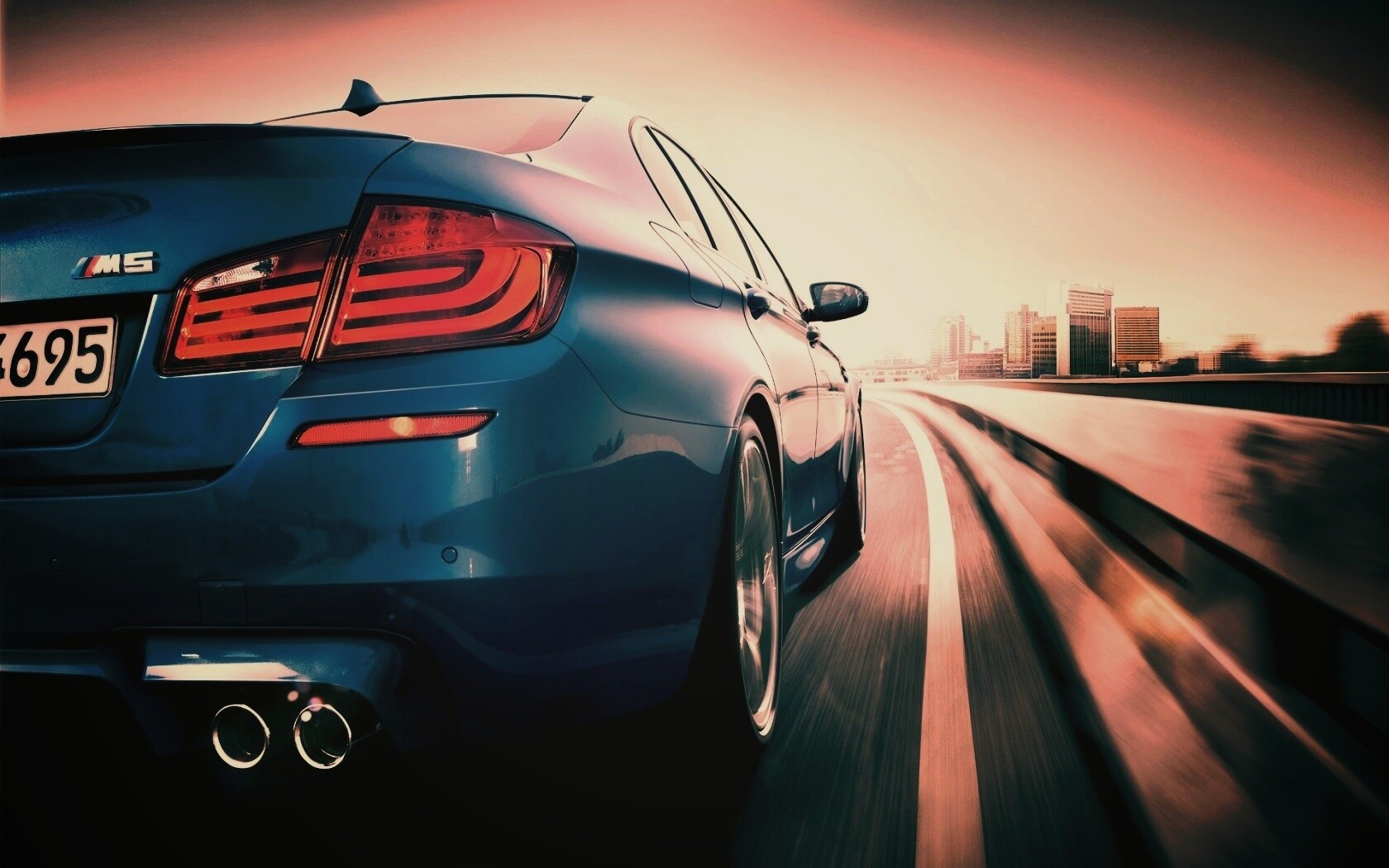 BMW F10 на повроте обои