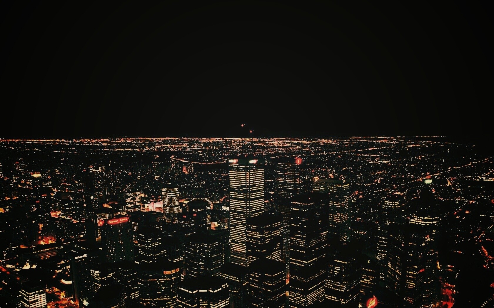 Вид на здания ночного города обои