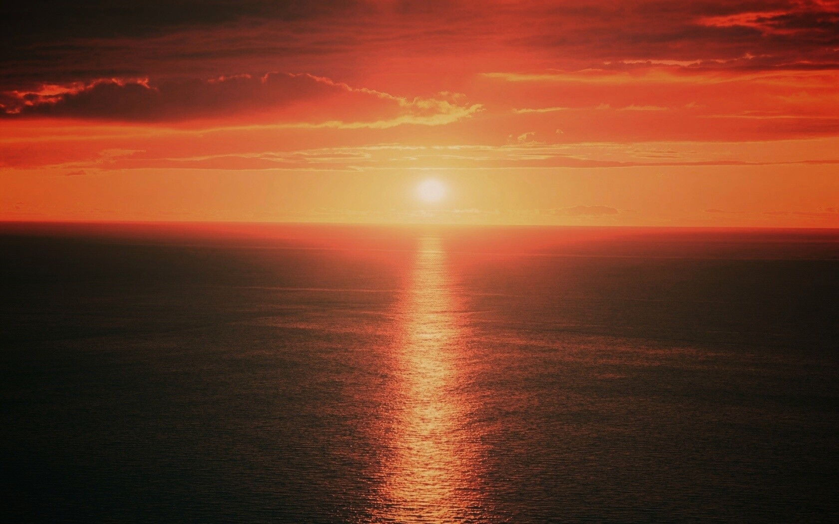 Закат и его отражение в море обои