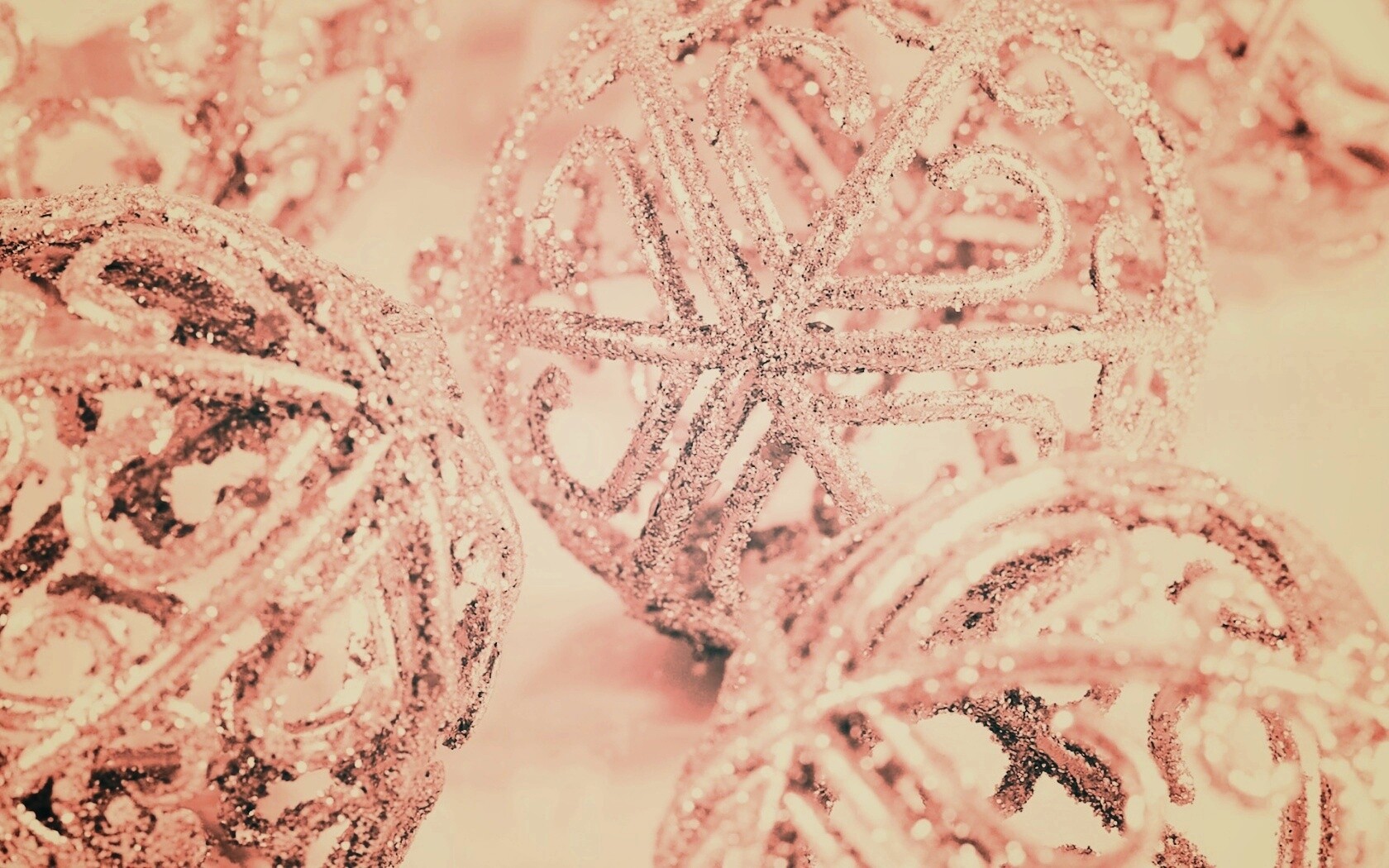 Серебрянные новогодние шары обои