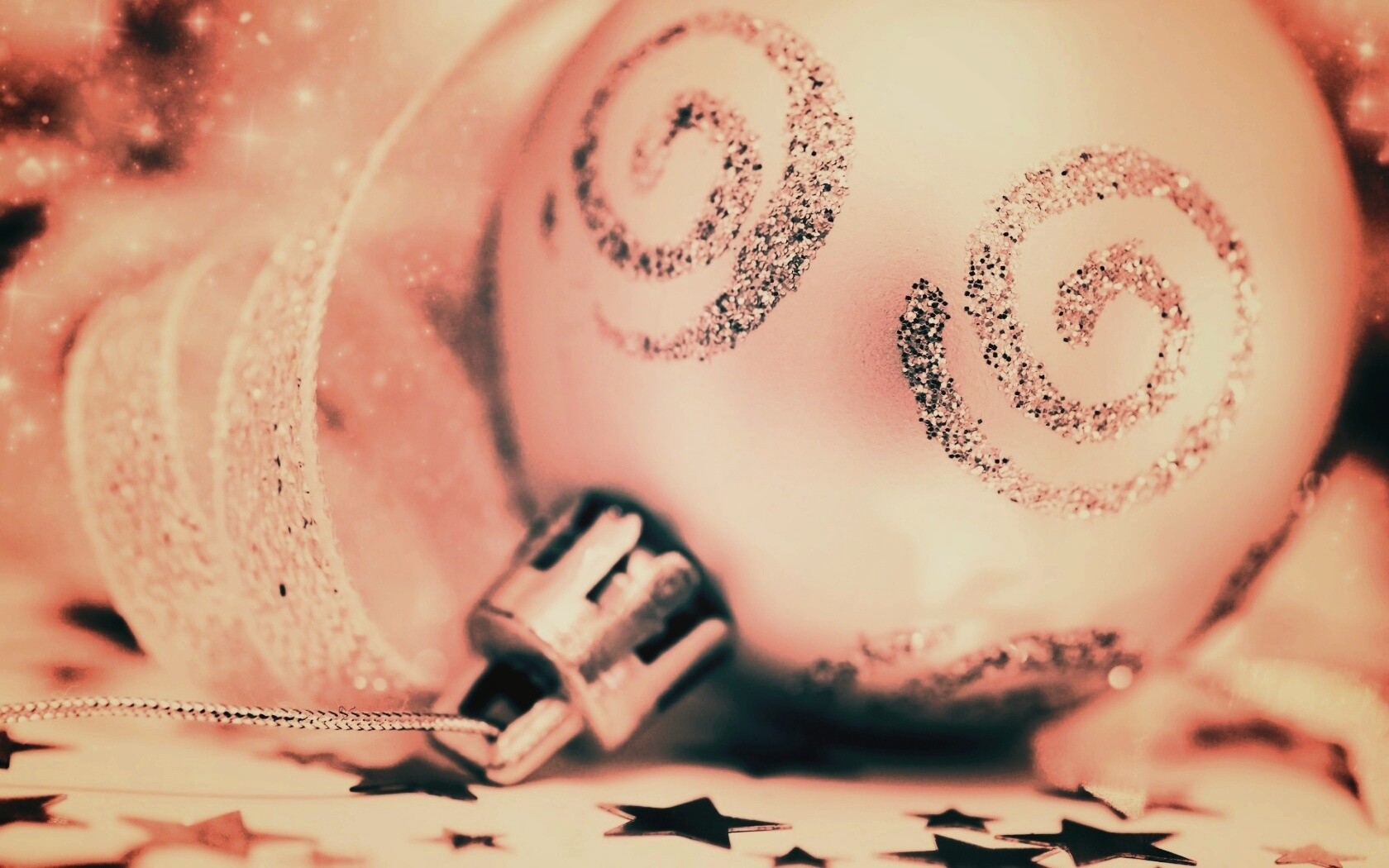 Ёлочный шарик белого цвета обои