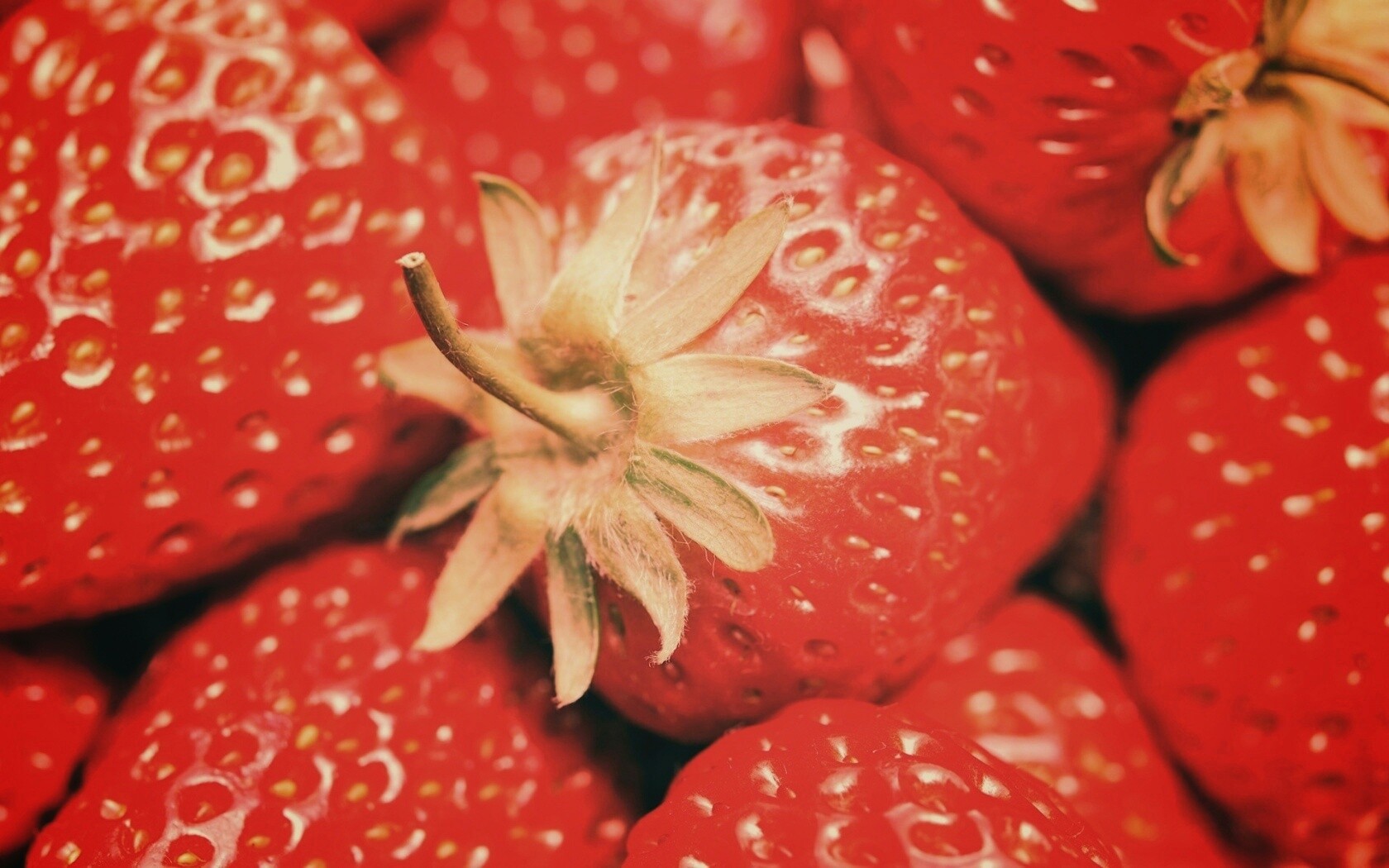 Сочная клубничка обои