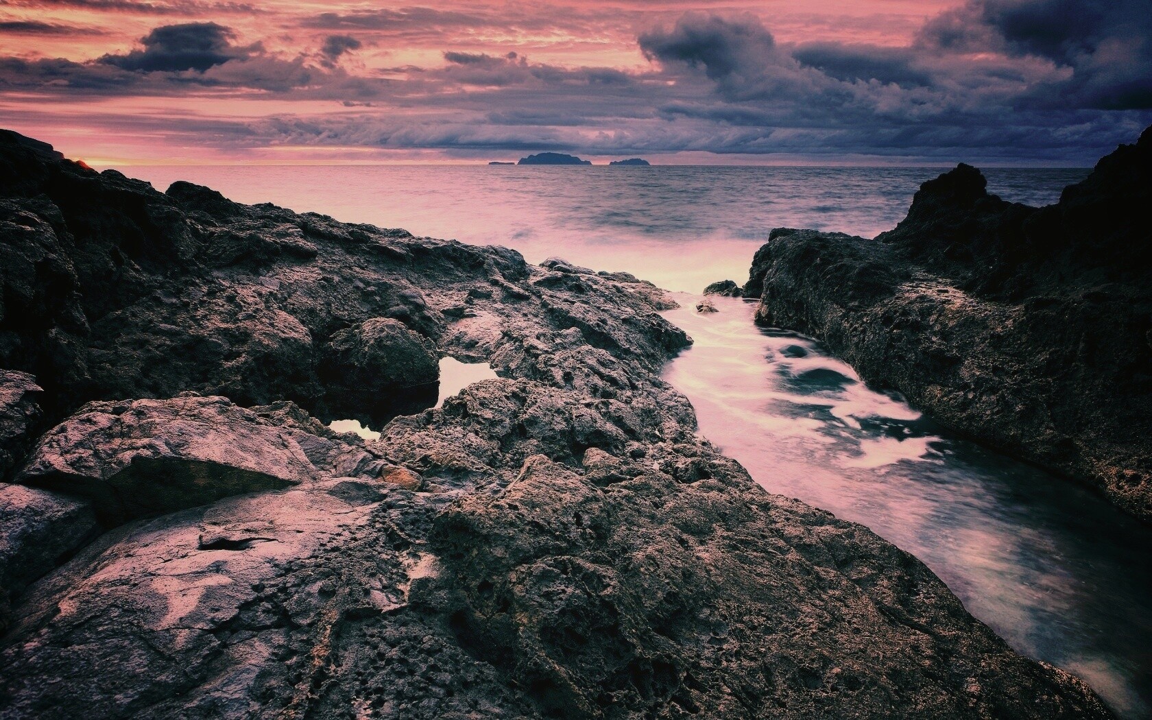 Река впадающая в море обои