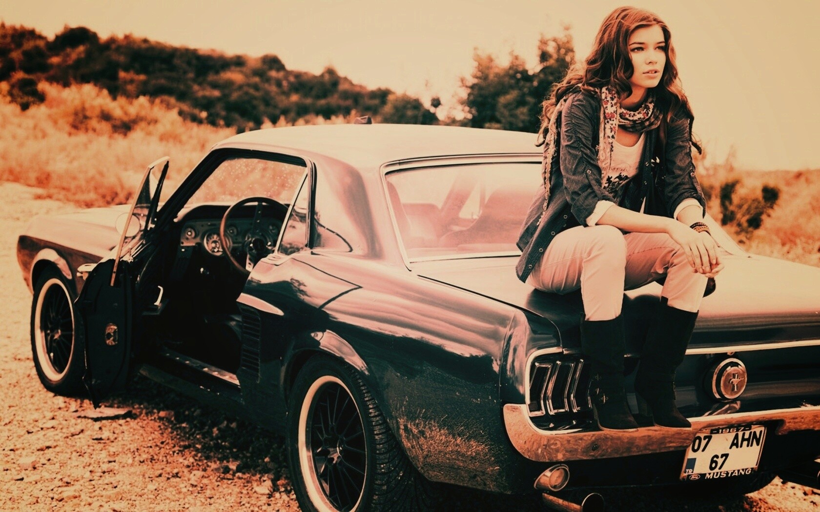 Девушка на мустанге обои