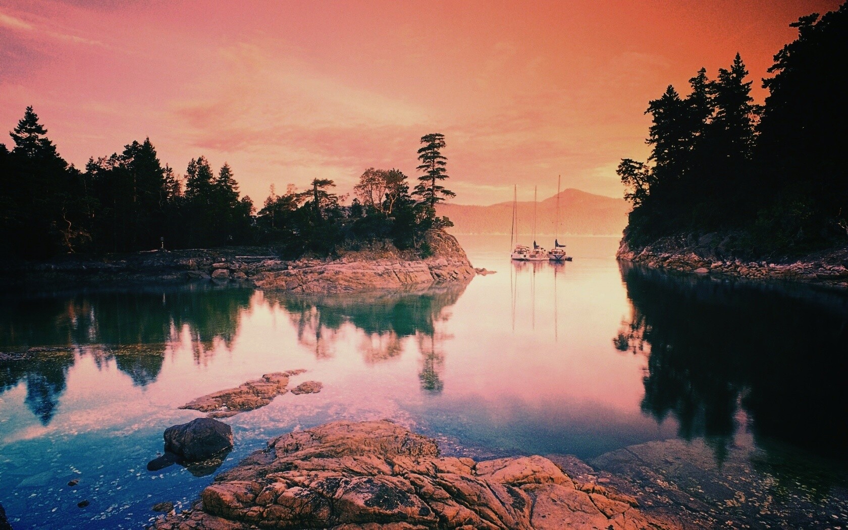 Яхты в заливе обои