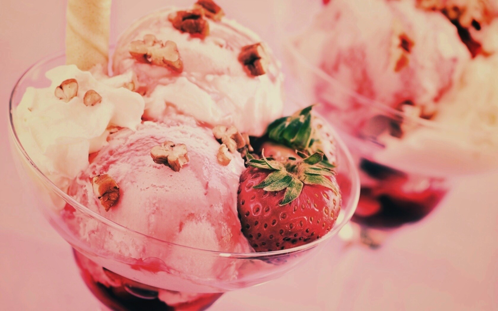 Клубничное мороженное обои