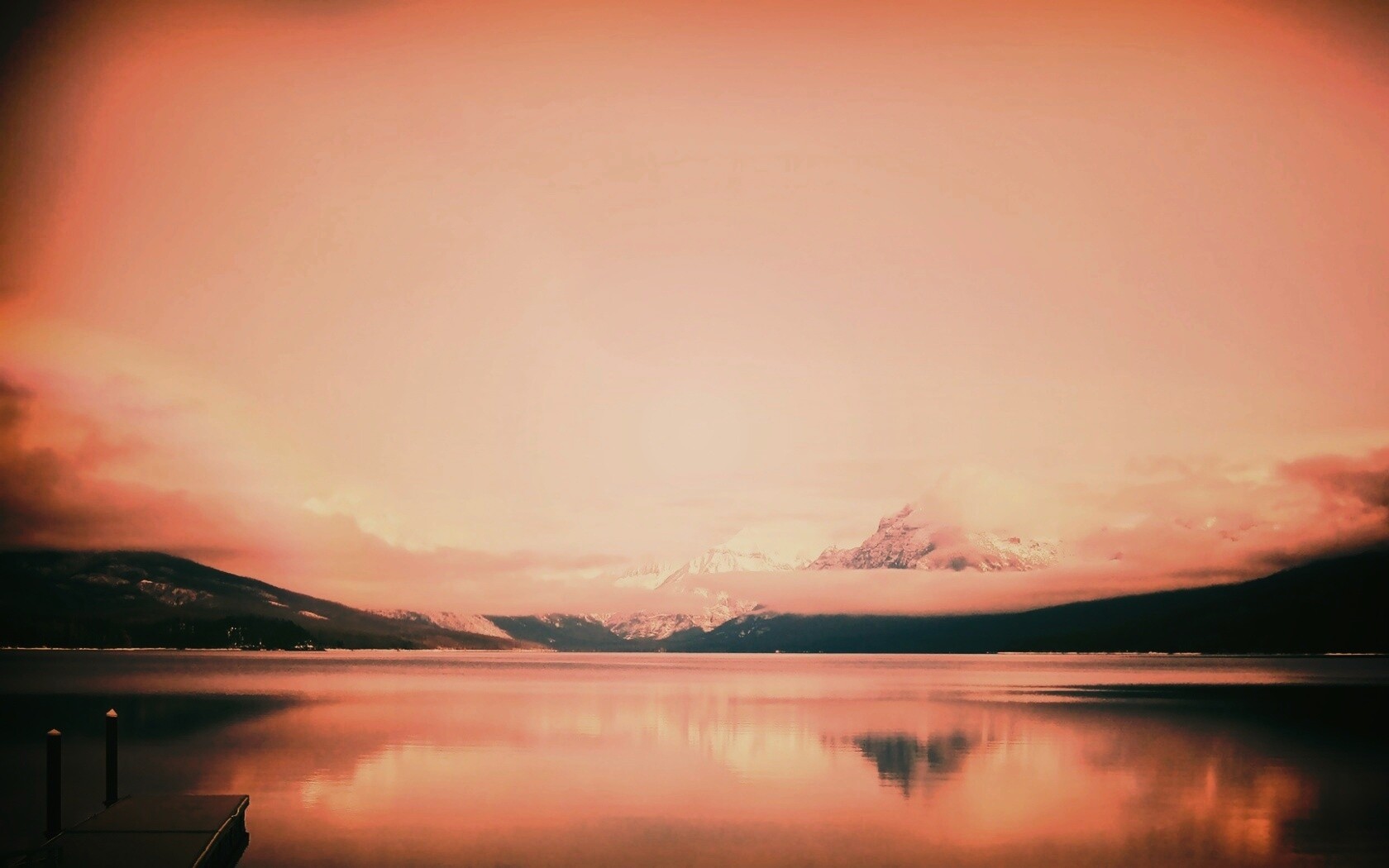 Спокойное горное озеро обои