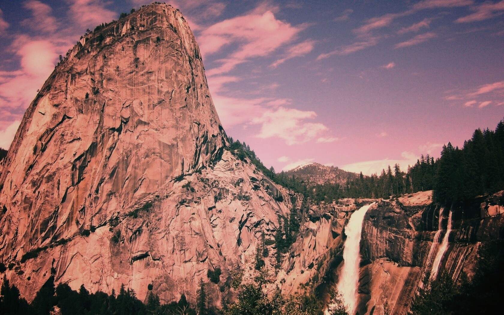 Скалы и водопад обои