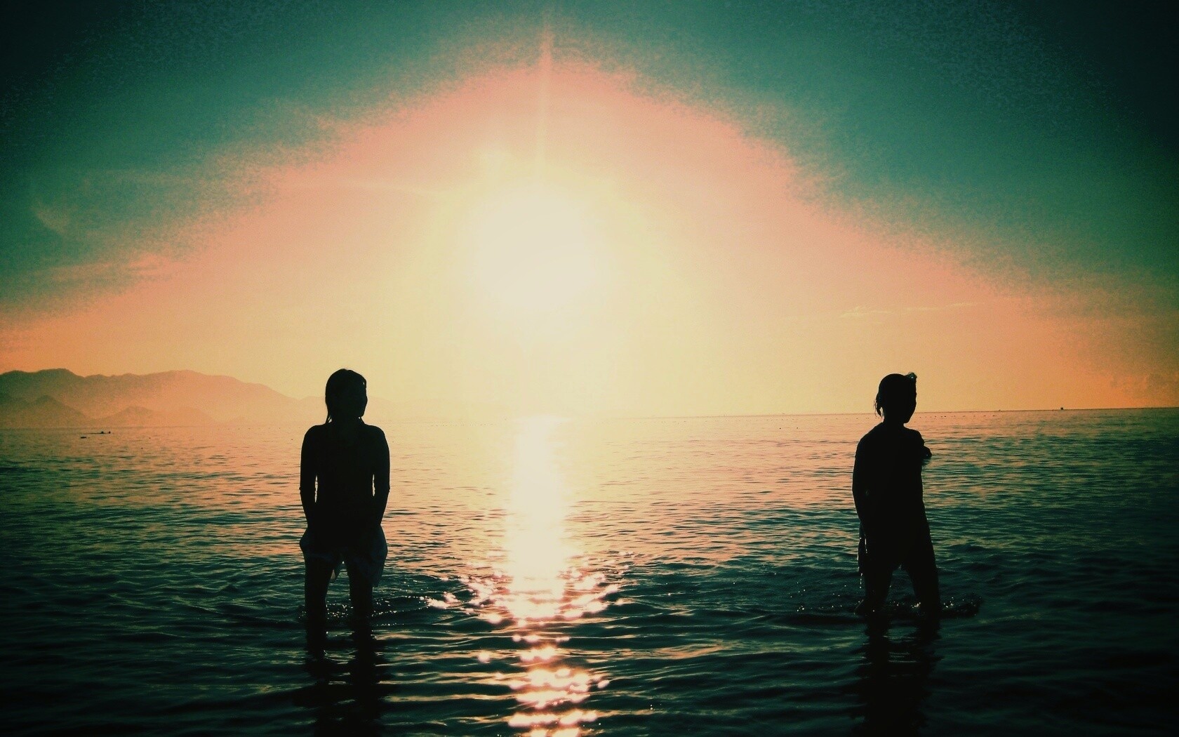 Море, солнце, девушки обои