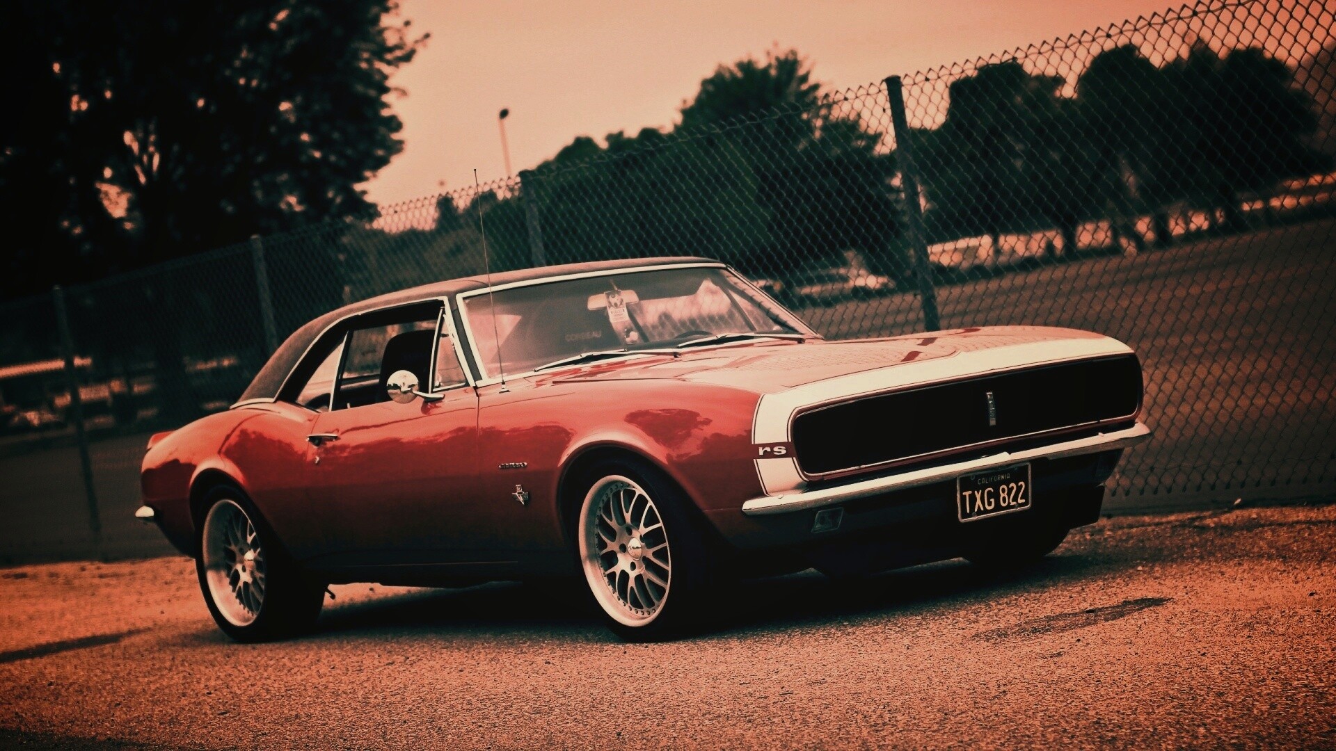 Красный монстор обои