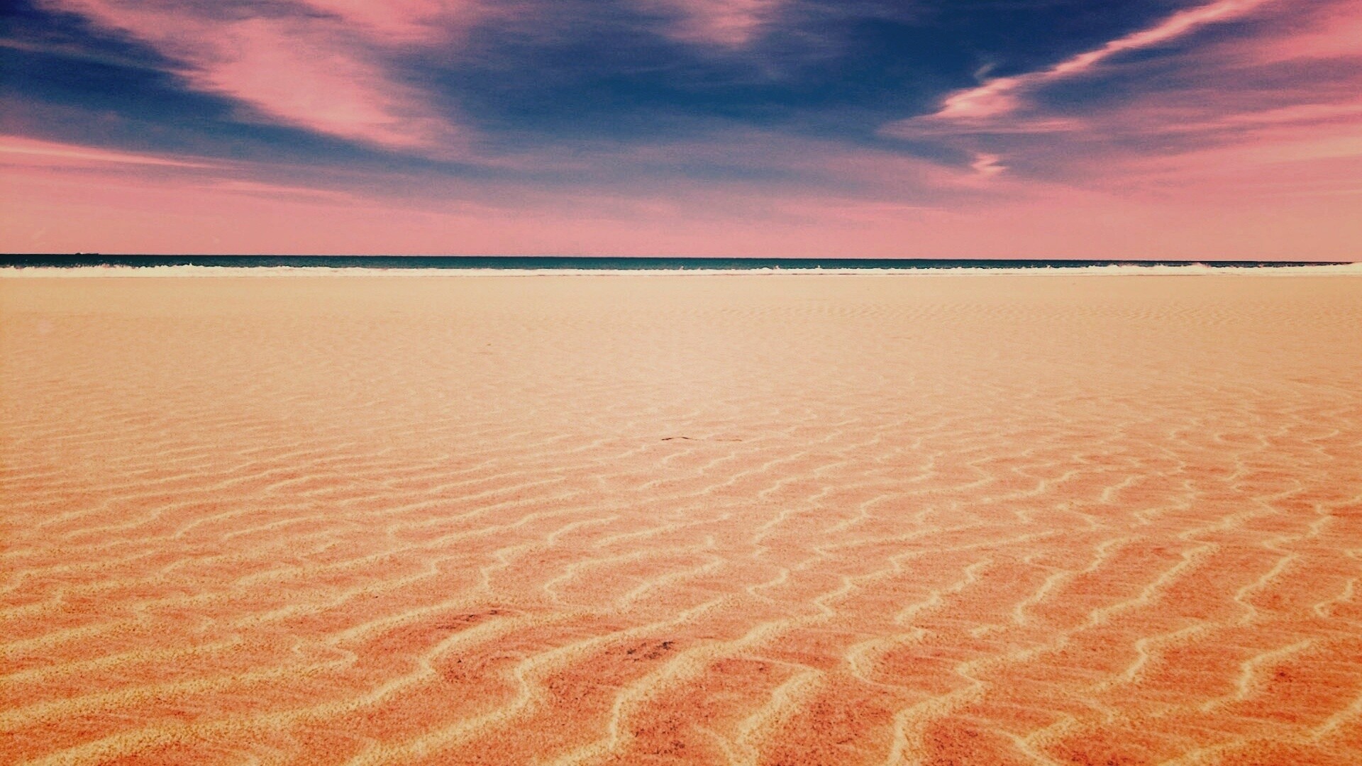 Пустыня на фоне моря обои