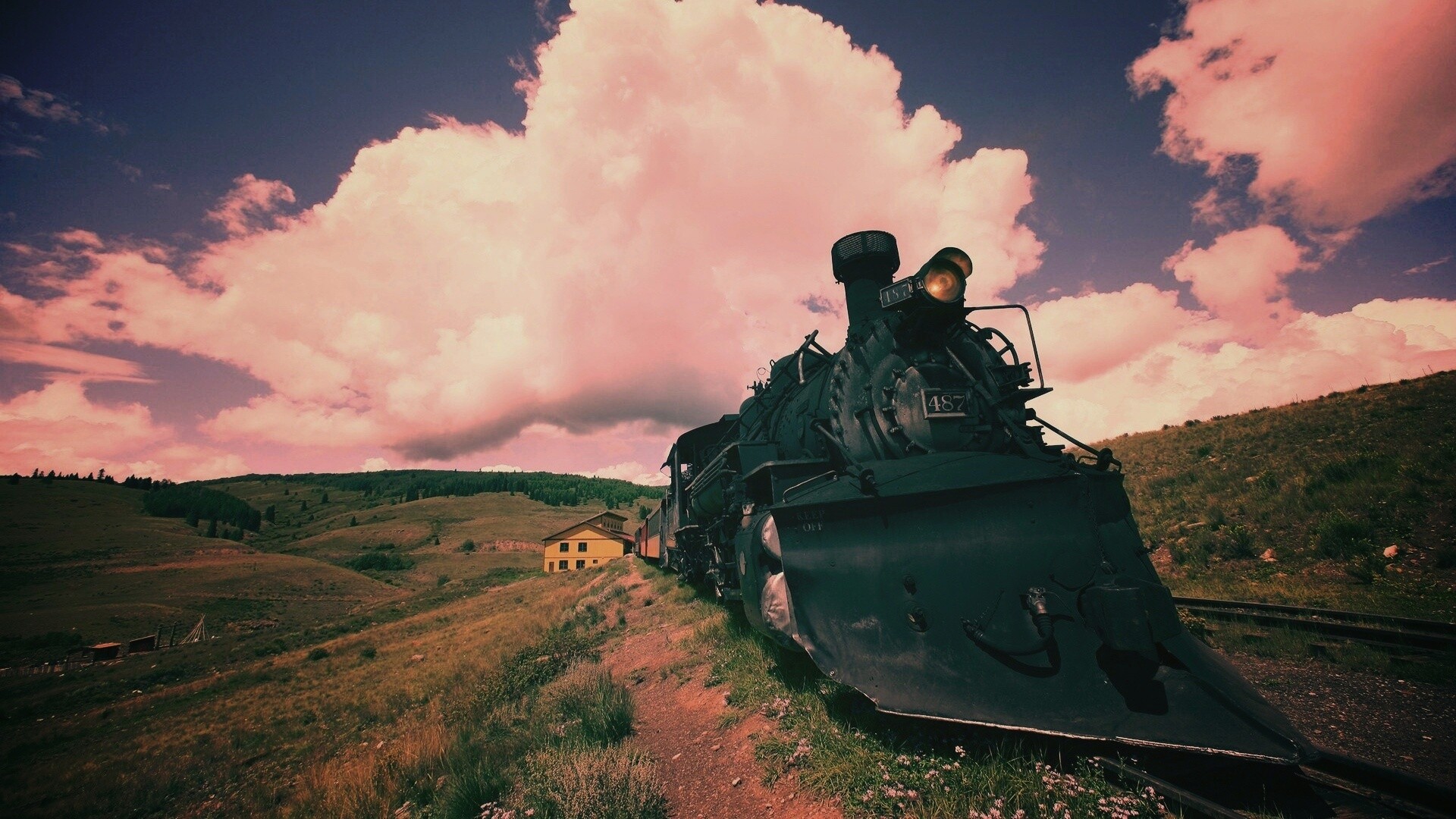 Паровоз на деревенской станции обои