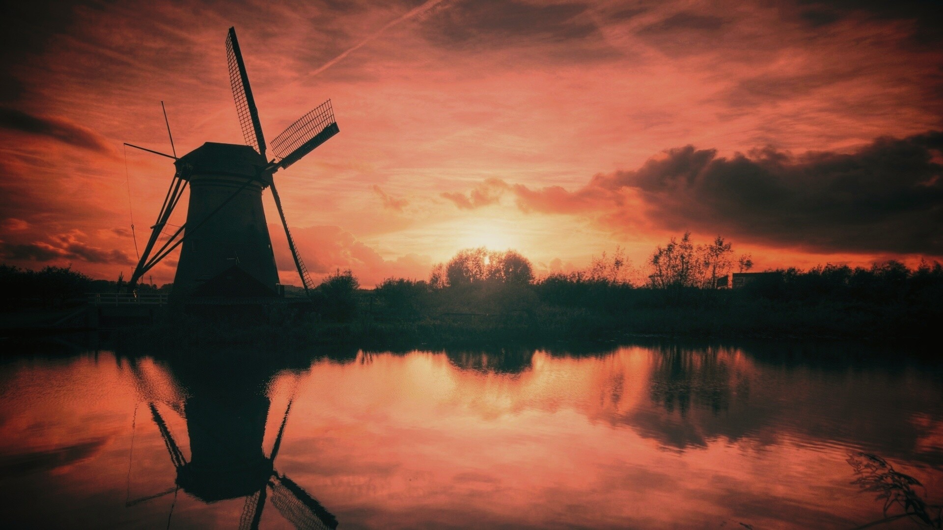 Мельница на озере обои