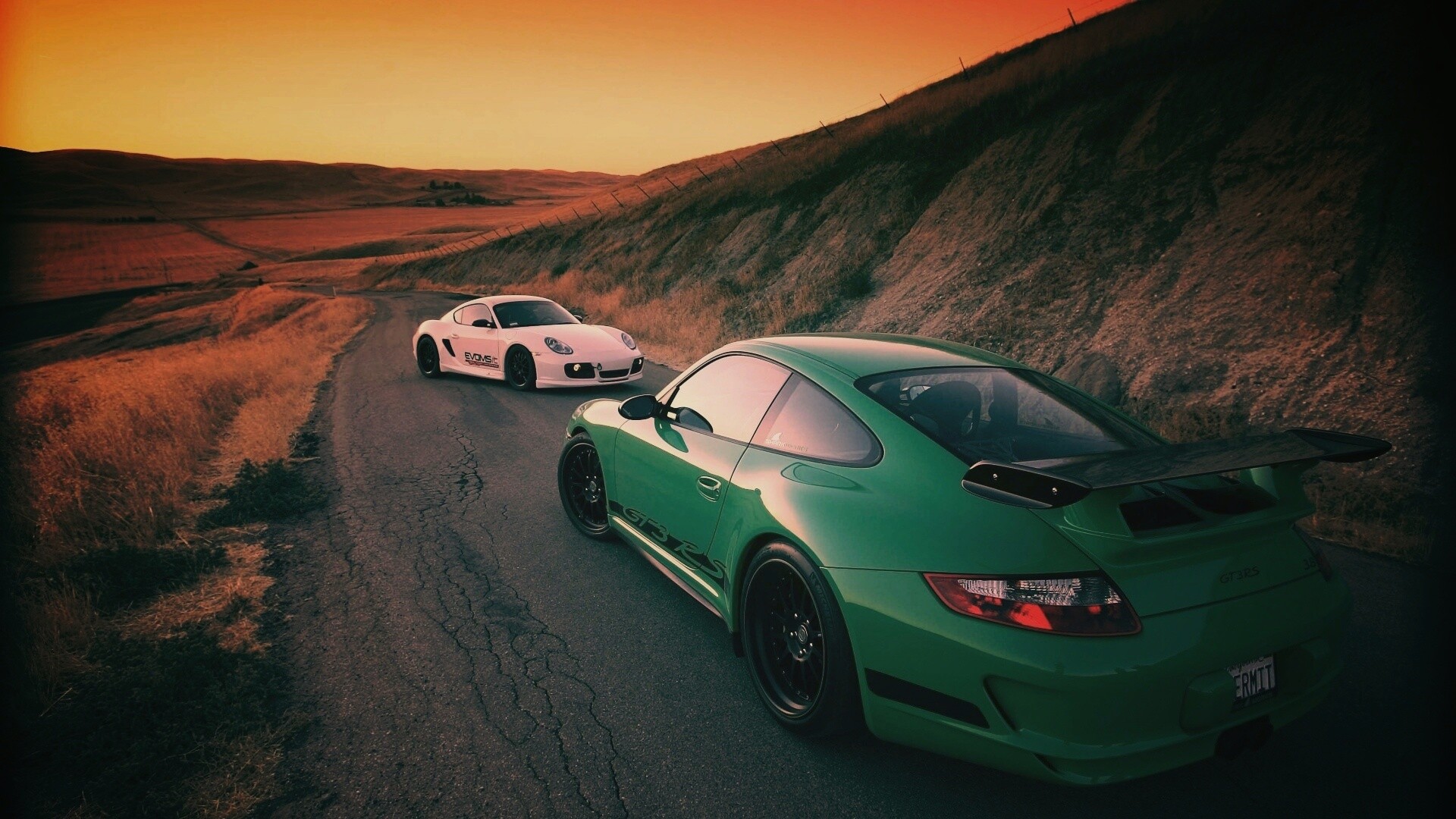 Два порша на горной дороге обои