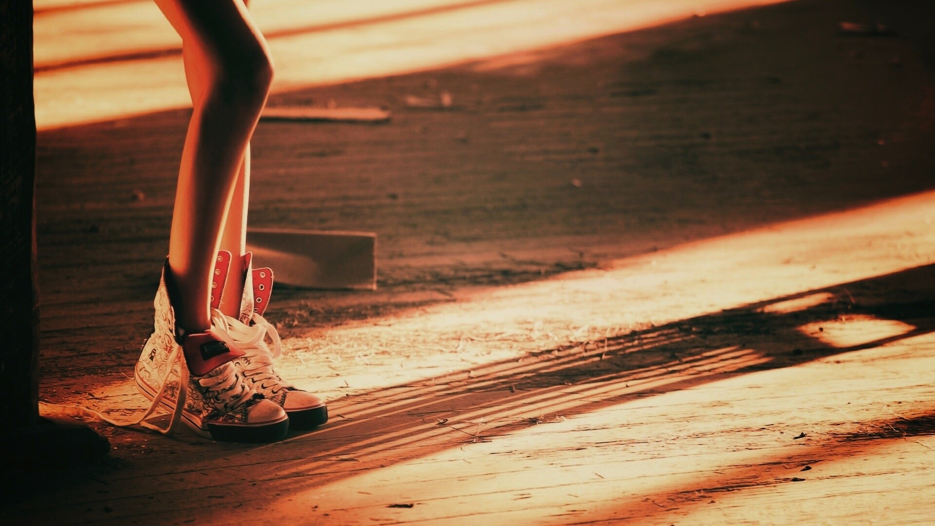 Ножки в кедах обои